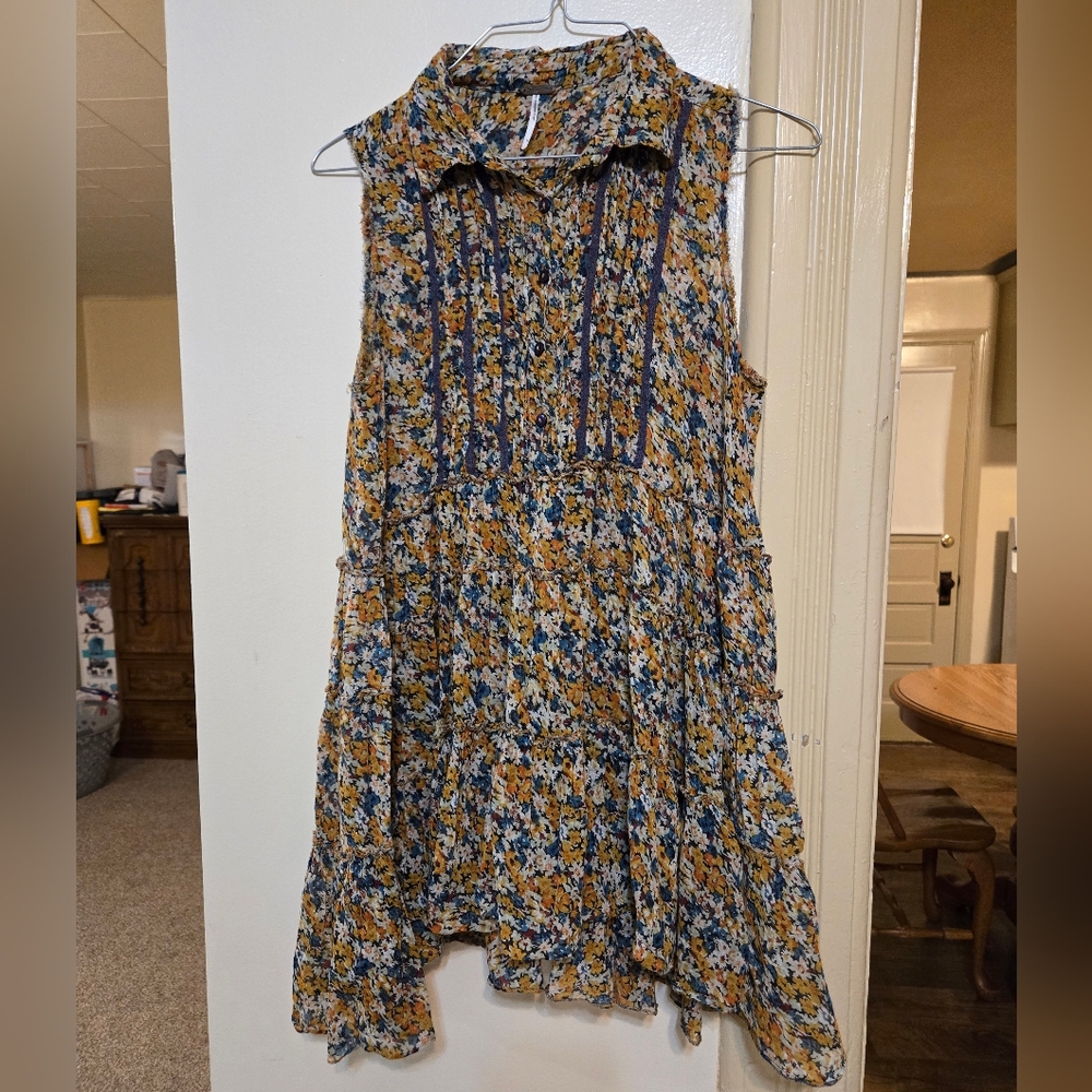 Free People After Dark "Garden" floral tunic top w/ buttons in great condition - Picture 4 of 11